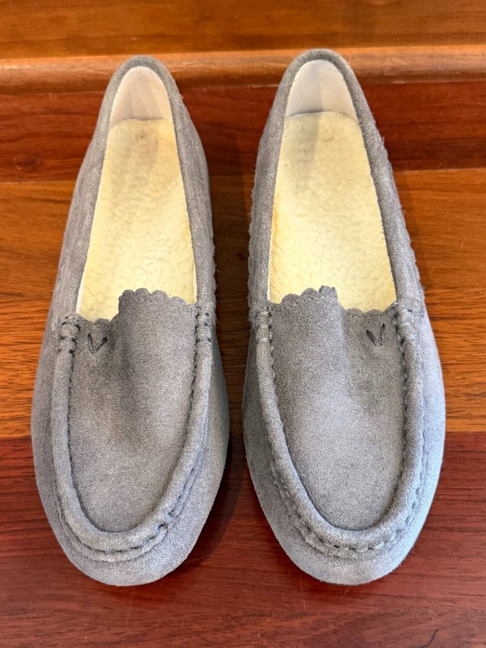 NWOT Women's Vionic McKenzie Gray Suede Slippers Moccasins, Size 5